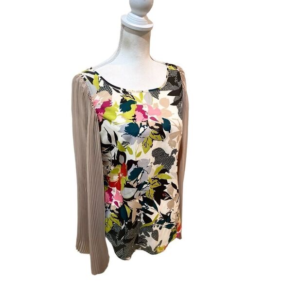 Ck Heaven floral with tan pleated open sleeve top size medium - Picture 8 of 16